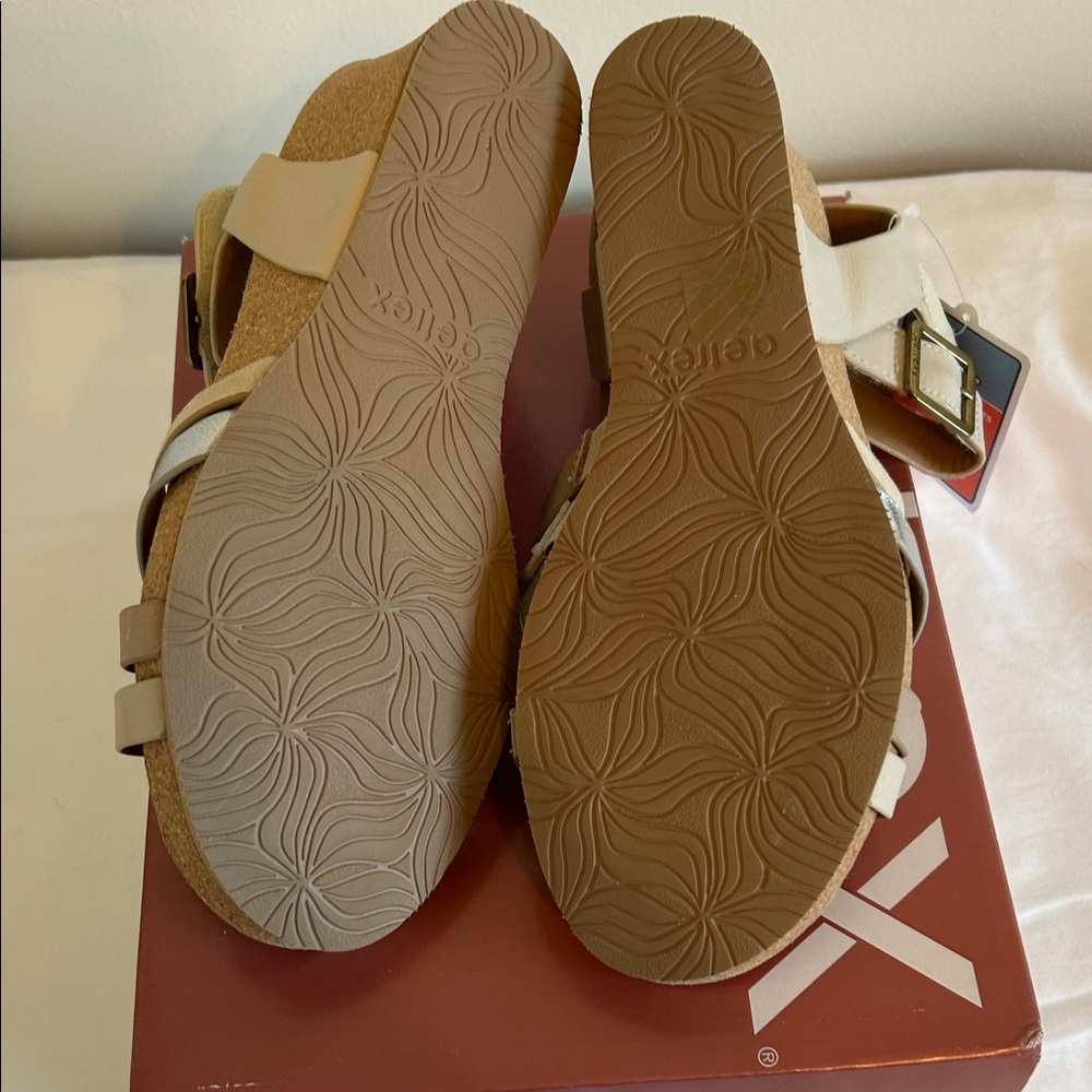 Aetrex Women's Multi-Strap Sandal in Neutral and Metallic Gold - Picture 5 of 5